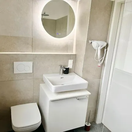 Rooftop Apartment With Balcony & Free Parking Wenen Buitenkant foto